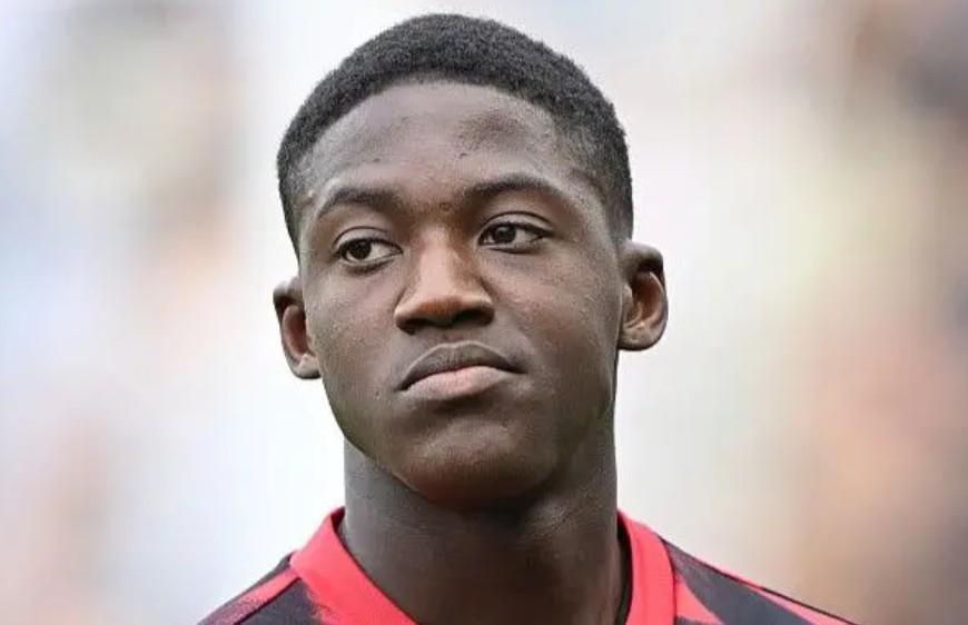 记者：目前没有迹象表明梅努要走，不过续约谈判停滞不前